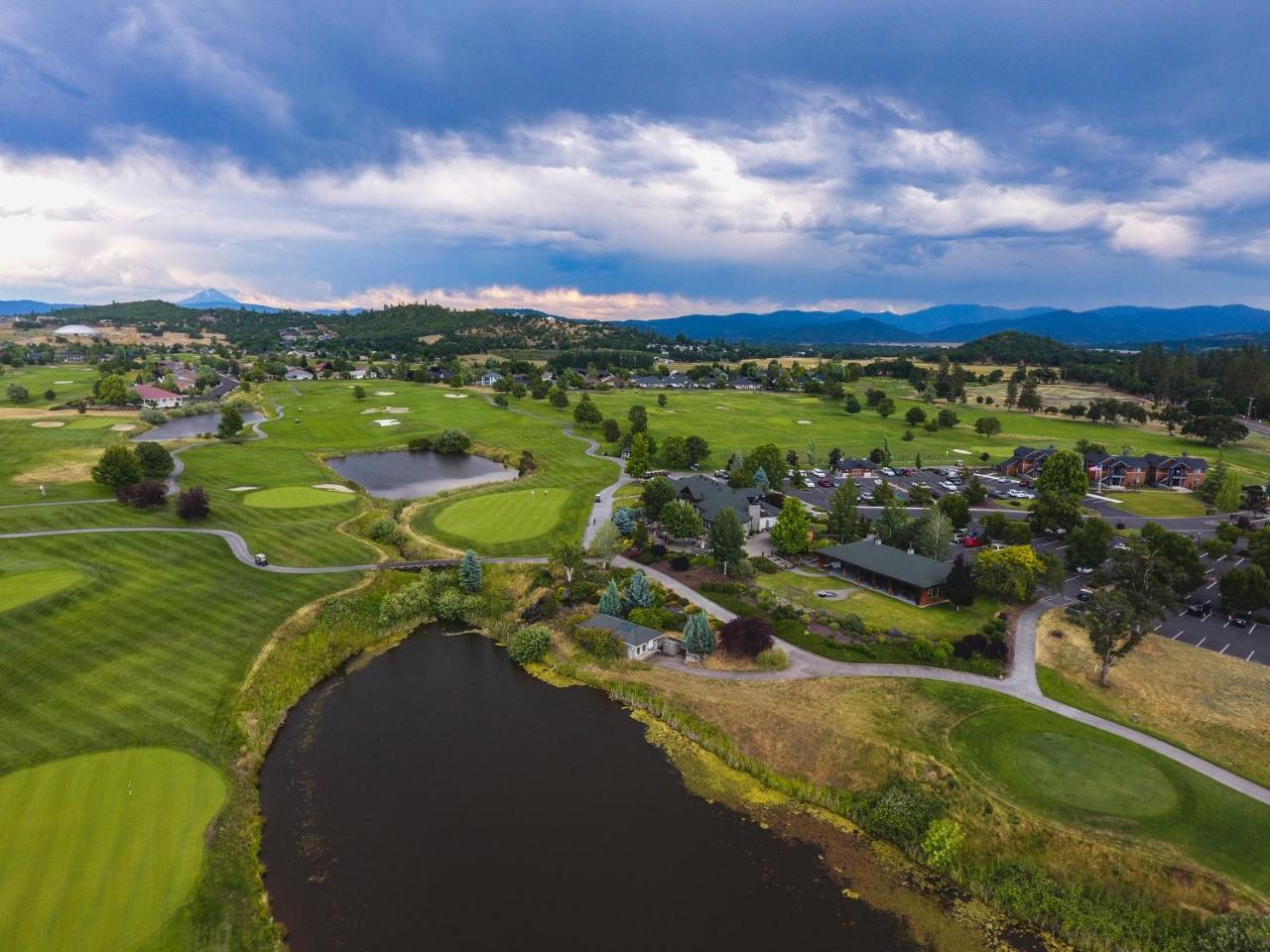 Resort At Eagle Point Golf Club Lodging Εξωτερικό φωτογραφία