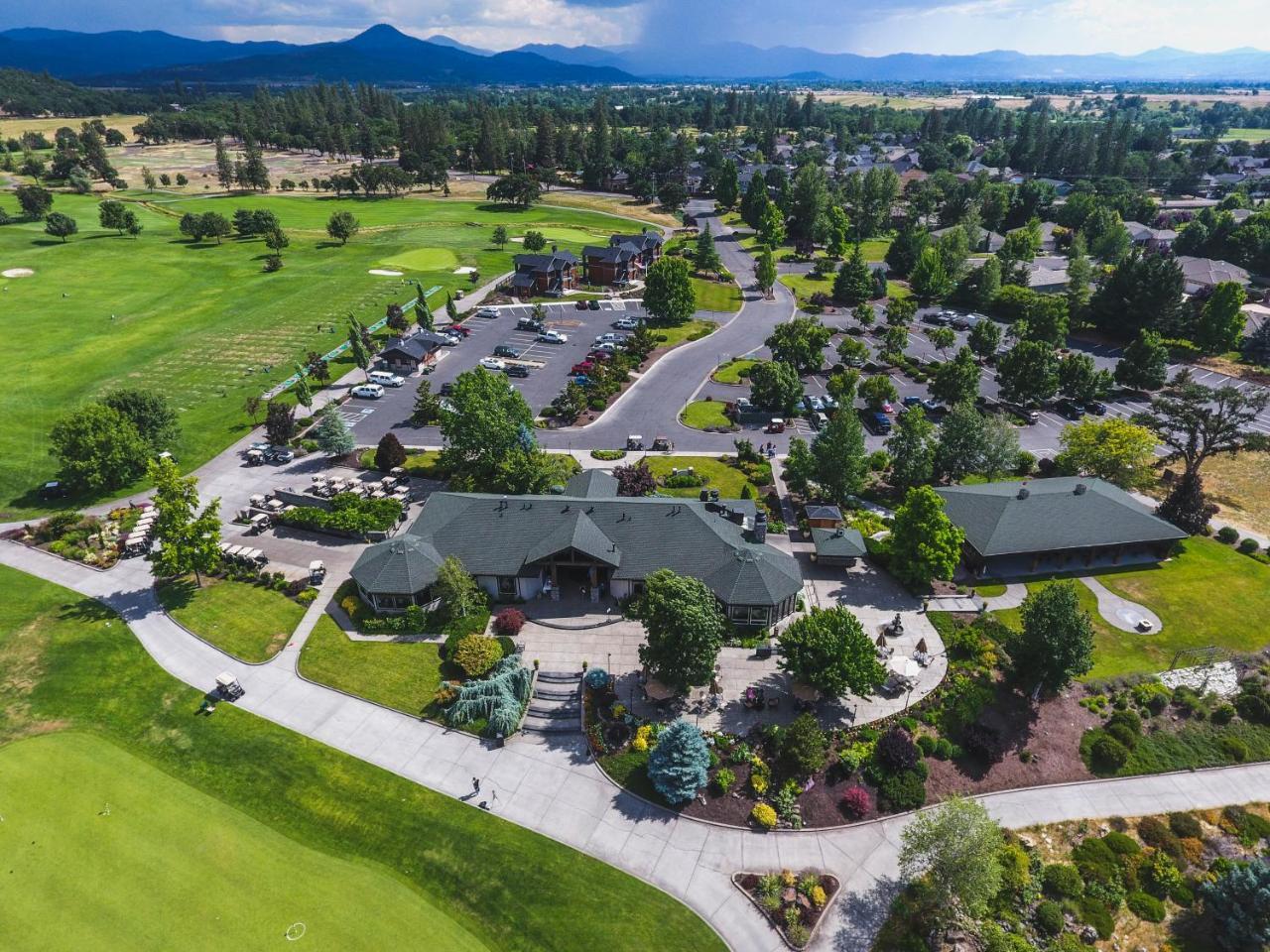 Resort At Eagle Point Golf Club Lodging Εξωτερικό φωτογραφία